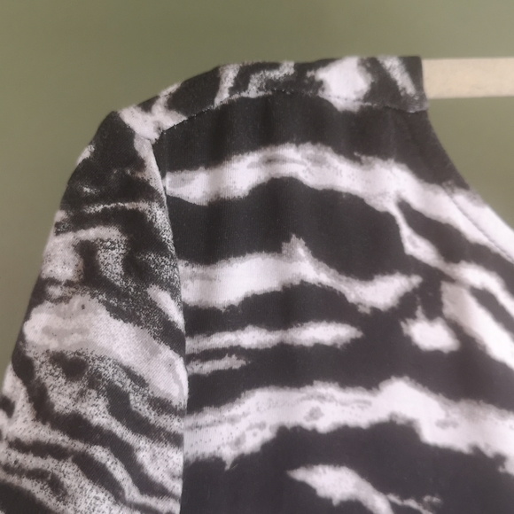 Chico's Zebra Print Cowl Neck 3/4 Sleeve Fashion Top Sz 3 Fits Like L or XL - Picture 8 of 12